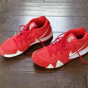 Nike Kyrie Irving 4 - red and white